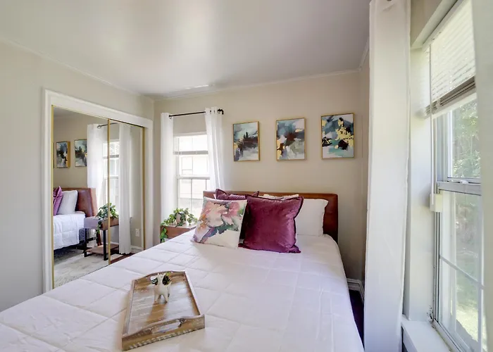 1 Mi To Arts District: W/ Yard! *