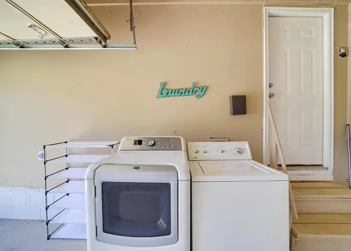 1 Mi To Arts District: W/ Yard! Tulsa