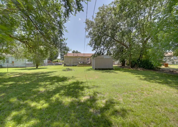 1 Mi To Arts District: W/ Yard!