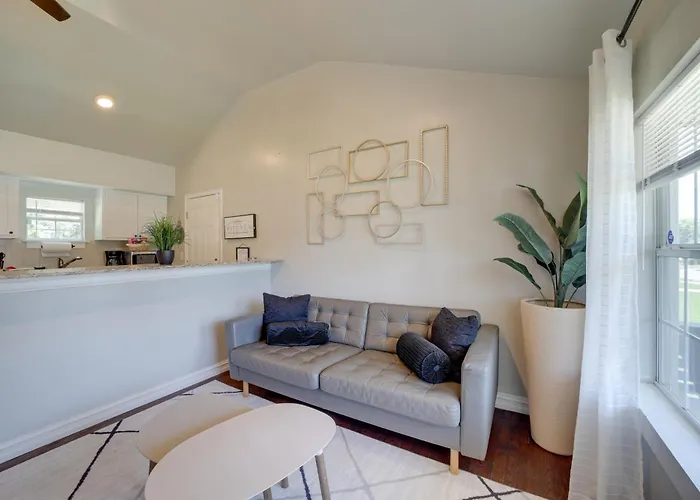 1 Mi To Arts District: W/ Yard! *